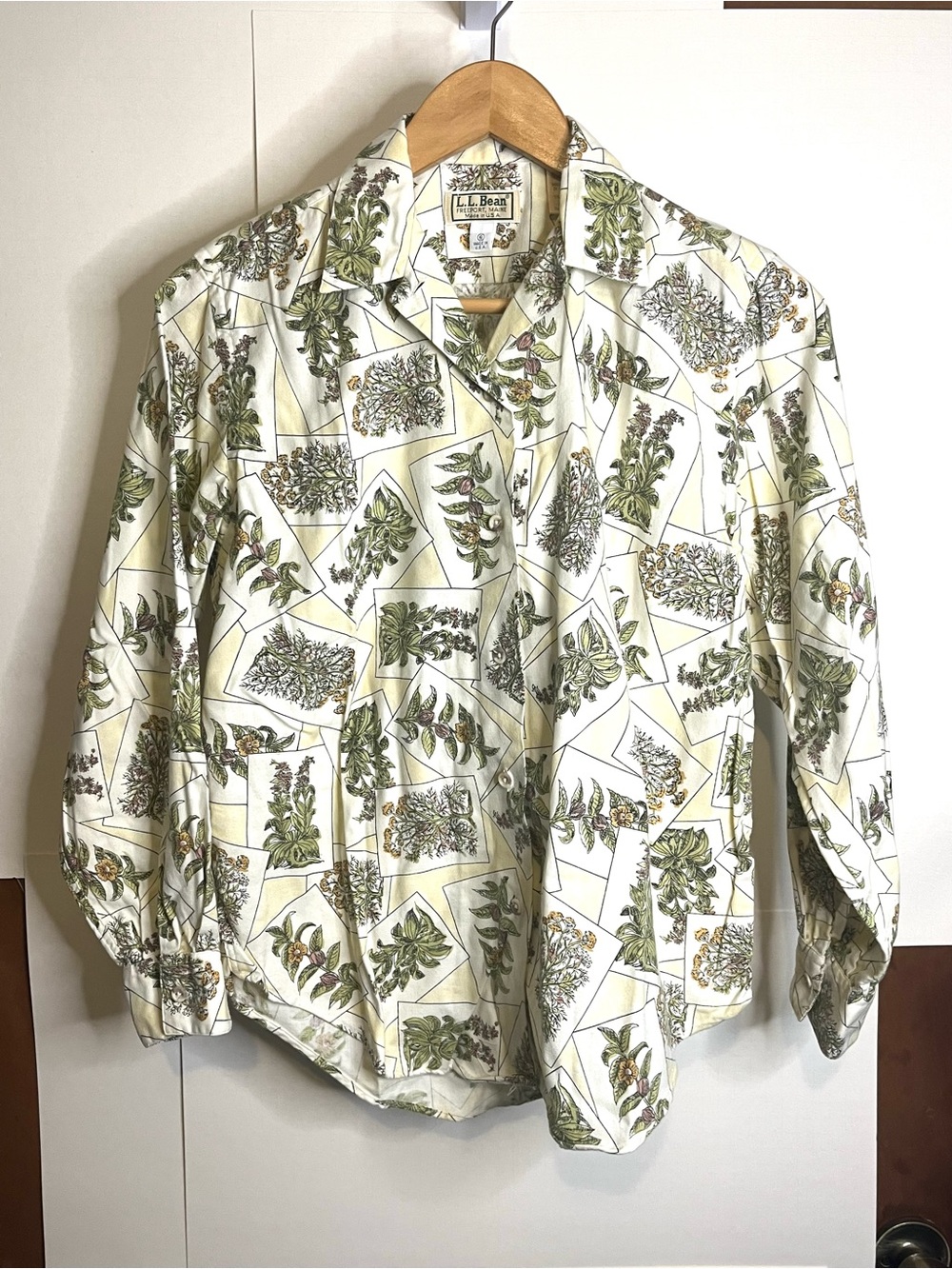 L.L. Bean Women’s (VTG 6, Fits 0 - 4) Botanical Print Cotton Button-Up Shirt